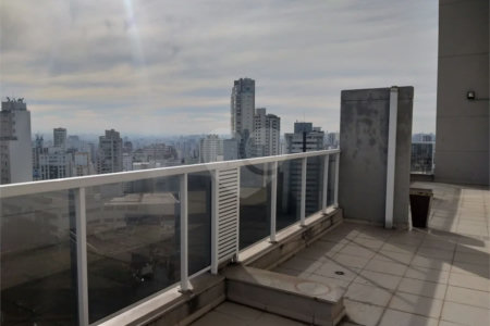 Conjunto comercial duplex à venda na Aclimação. Andar inteiro, puro charme!
