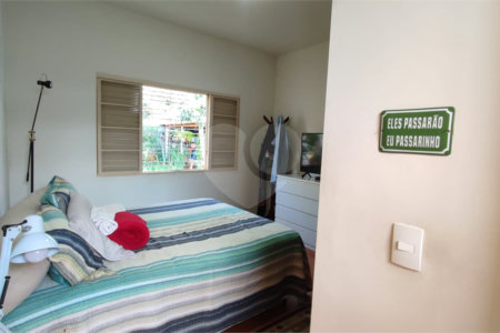 Casa à Venda de 3 dormitórios em São Carlos, no bairro Parque Santa Marta