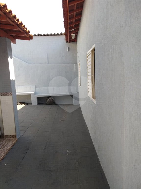Casa Térrea com 3 dormitórios.