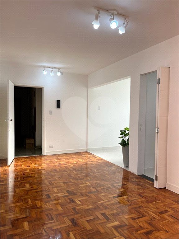 Apartamento à venda - Saúde.