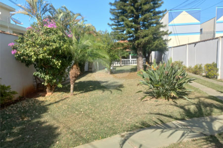 Casa térrea para venda ou locação no Parque Estancia Suíça.