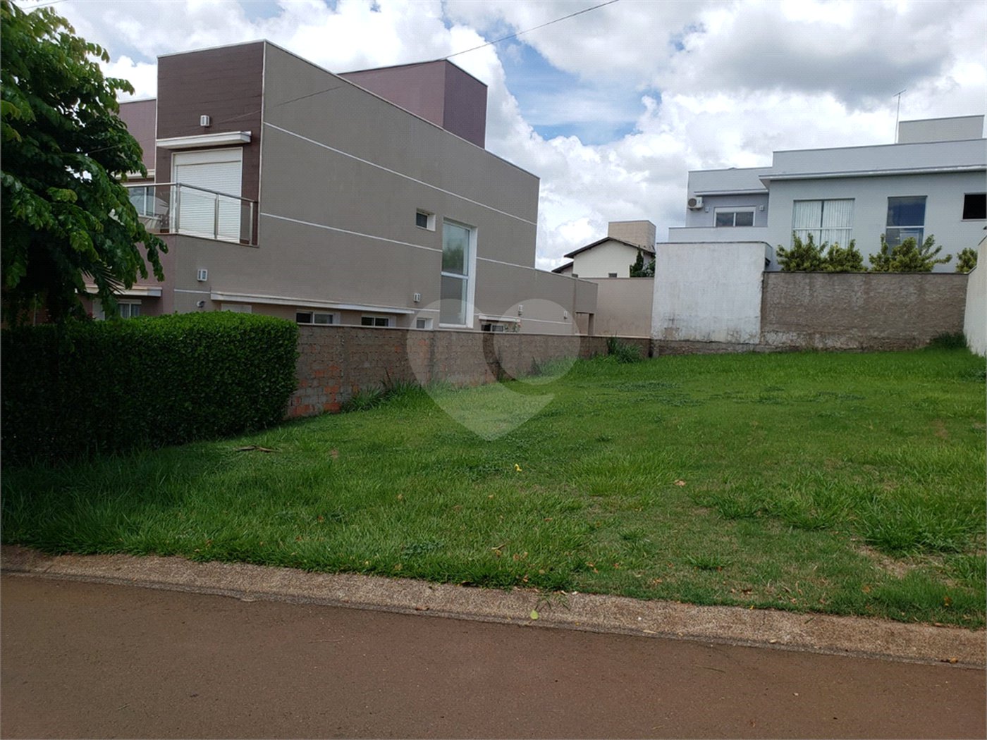 Vende-se terreno no Village Damha em Araraquara