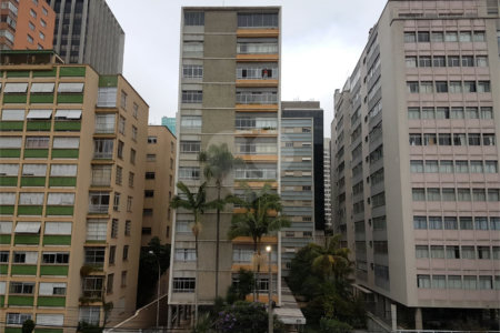 Apartamento à venda no bairro Bela Vista.