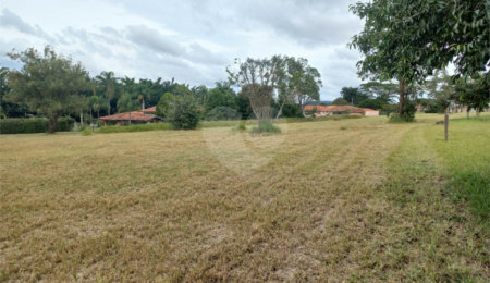 Terreno à venda no condomínio Vila Pinhal, Itirapina - SP