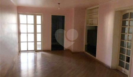 Casa à venda com 5 quartos, sendo 3 suítes, em Tremembé, São Paulo, SP