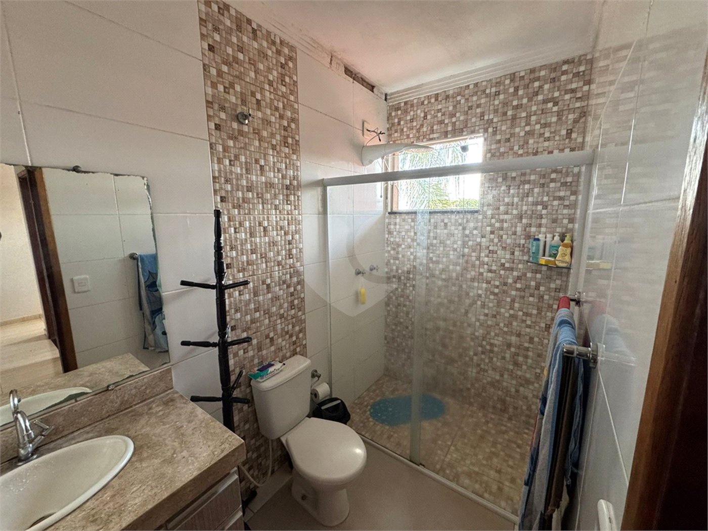 Sobrado á venda com Edícula, no Jardim Embaré, em São Carlos-SP.