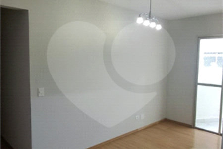 Apartamento à Venda na Vila Galvão com 2 quartos e 1 vaga