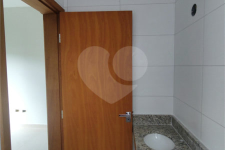 Casa térrea em Atibaia com 3 suítes, sala 2 ambientes, 2 vagas garagem, excelente localização, pronta para morar
