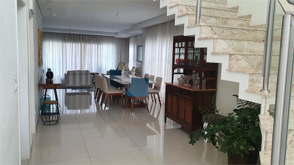 CASA A VENDA NO URBANOVA COM 390M², 5 DORMITORIOS, 6 BANHEIROS, PISCINA, 3 VAGAS, Sjc