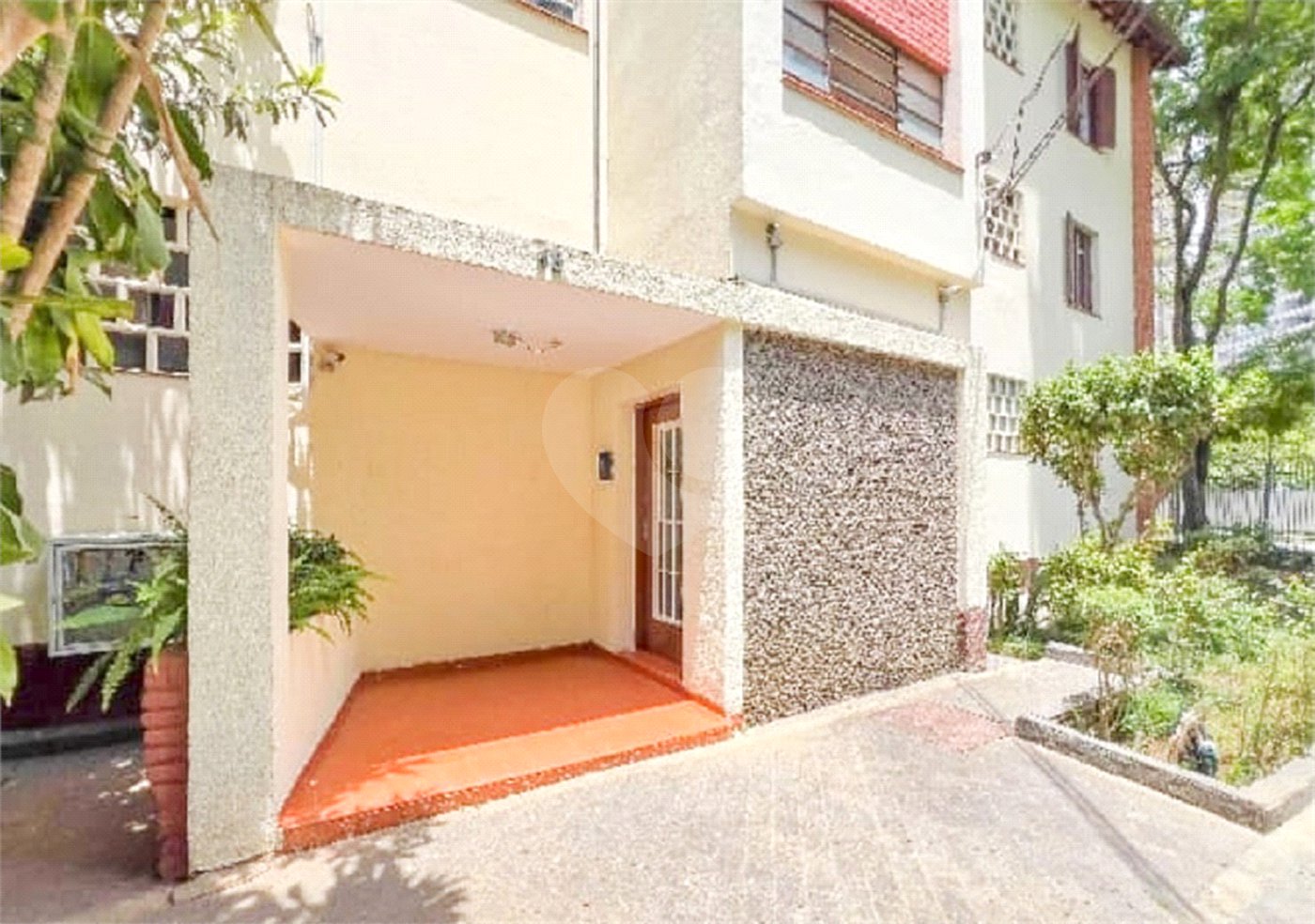 Apartamento na Vila Mariana, 3 quartos, 2 banheiros, 2 vagas.