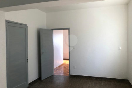 Casa térrea na Vila Nery .
