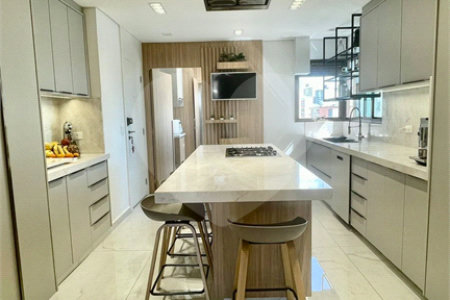 Cobertura à venda na Aclimação de 300m² com 2 vagas.