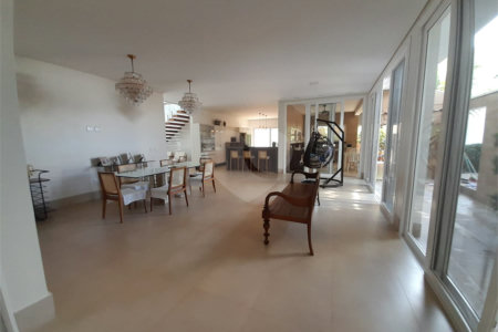 Casa à Venda no Condomínio Damha III – Elegância e Conforto para sua Família