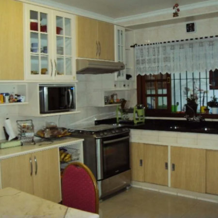 Sobrado à venda 400m² com 4 quartos, sendo 2 suítes, 6 vagas no Jardim Peri Peri próximo metrô Vila Sônia