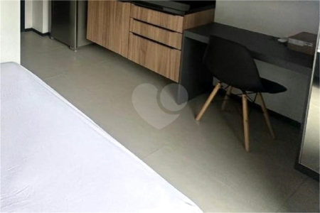 Studio de 28m2 mobiliado com sacada à venda na Bela Vista