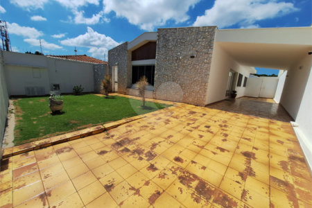 Casa à venda com 2 dormitórios á venda.