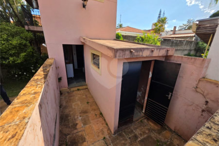 Casa Térrea 5 quartos bem localizada com piscina.