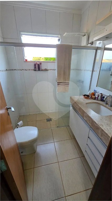 Refúgio de Alto Padrão em Condomínio Fechado: Natureza, Charme e 5.500m² de Terreno