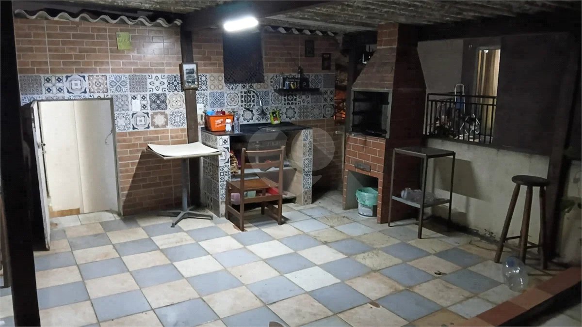 IMÓVEL COM SOBRADO + OUTRA CASA NO TERRENO, ÓTIMA PARA RENDA OU FAMÍLIA GRANDE