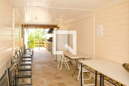 Apartamento de 143m² com 3 dormitórios e 2 vagas de garagem.