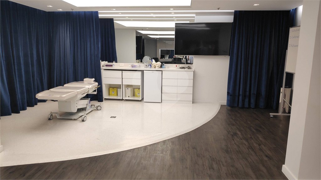 Sala comercial para locação em Moema