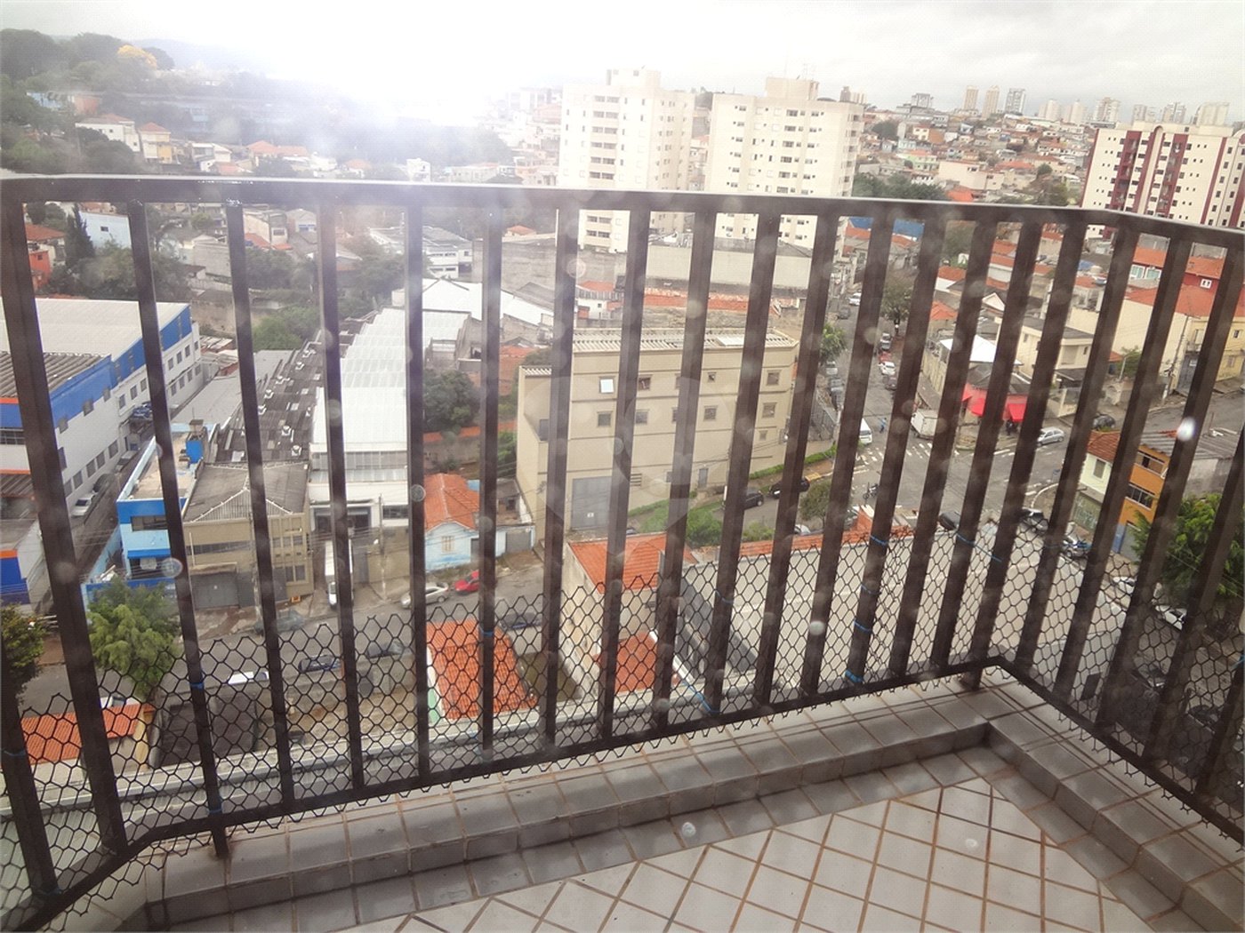 COBERTURA COM PISCINA E CHURRASQUEIRA NA CASA VERDE.