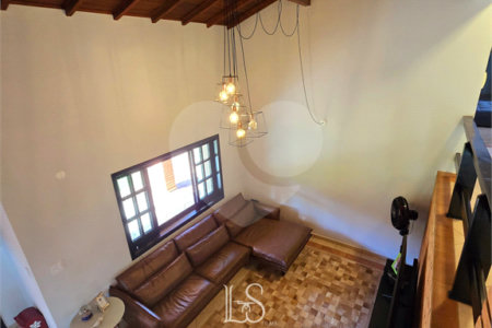 Indaiatuba- Vale das Laranjeiras - Vista dos fundos para o lago - Casa assobradada - 3 pisos, 4 quartos, 2 suítes, uma com hidro ,escritório, sala 3 ambientes, lareira, lavabo,cozinha ampla, despensa, lavanderia, churrasqueira, forno pizza, 6 wcs, piscina, jardim despensa, garagem, segurança