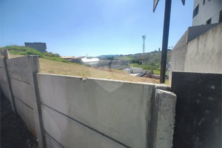 Terreno em Atibaia com 197 metros, pronto para construir, ao lado de supermercado e diversos comércios