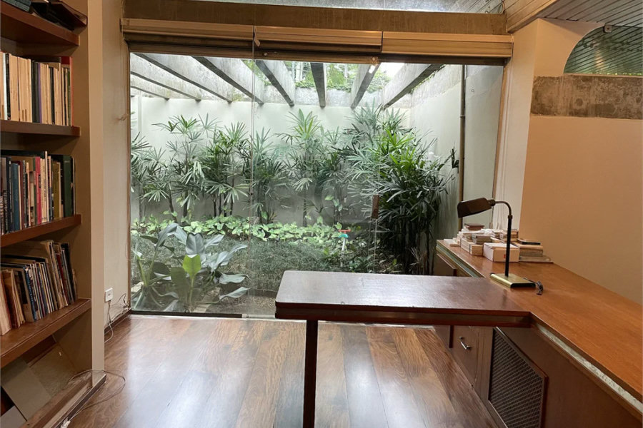 CASA EM RUA FECHADA NA REGIÃO DO MORUMBI / REGIÃO DO CLUBE PAINEIRAS