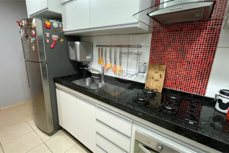 Apartamento no Condomínio Parque dos Manacás.