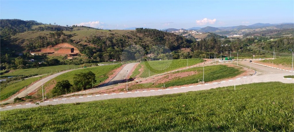 Terrenos de 300 metros em condomínio fechado e prontos para construir na região de Atibaia