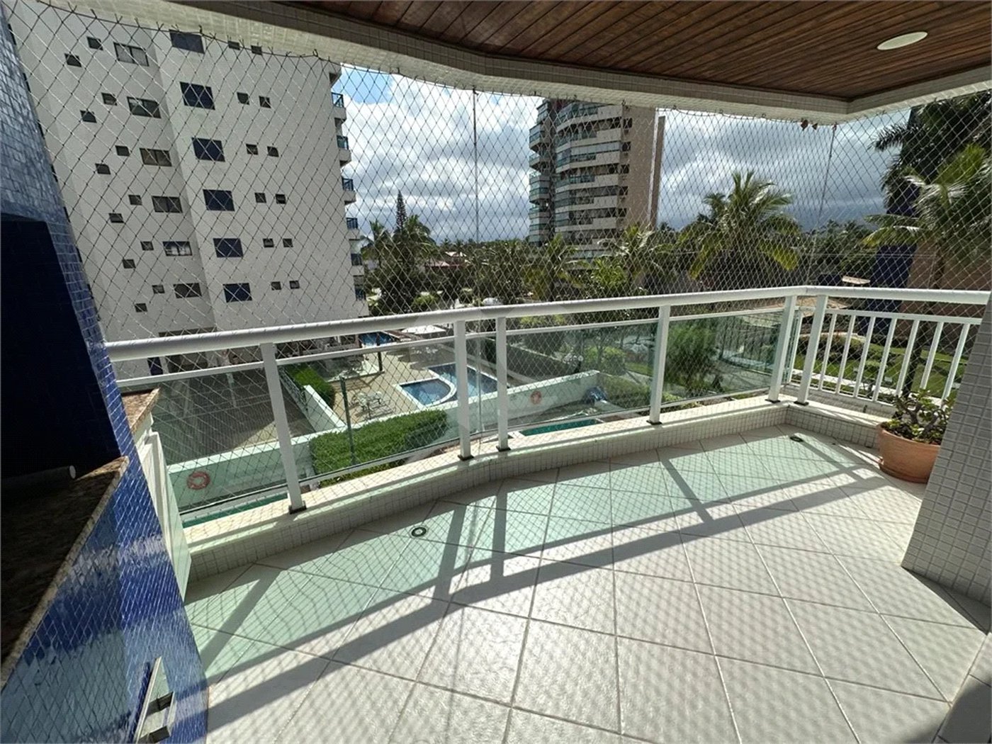 Apartamento à venda com 3 quartos, sendo 1 suíte, em Riviera de São Lourenço, Bertioga, SP