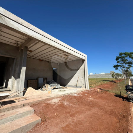 Casa á venda, com 03 Dormitórios, sendo 1 suíte, no Condomínio Recanto do Sábia em São Carlos-SP