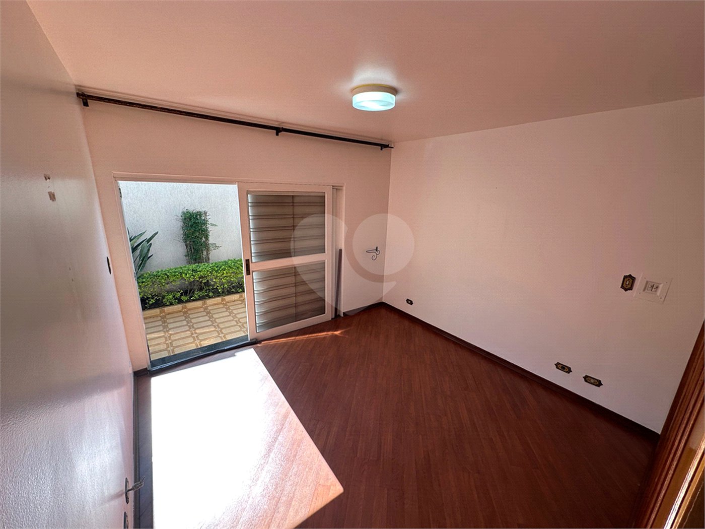 Casa à Venda no Bosque da Saúde com 271m², 3 Dormitórios, 1 Suíte e 4 Vagas