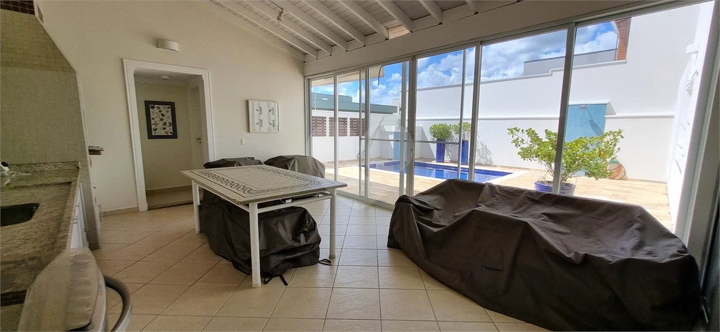 Lindo sobrado com 4 suites e piscina à venda, 365m², por R$ 2.450.000,00 no condomínio Villa Suiça, em Indaiatuba/SP.