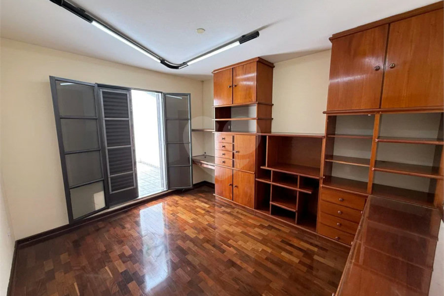 Excelente Casa de Esquina na Vila Monteiro – Oportunidade para Moradia ou Comércio