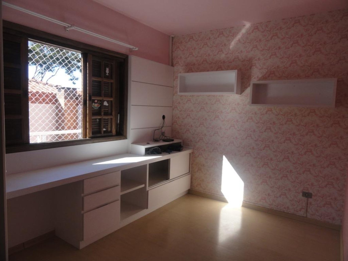 Sobrado à venda com 3 quartos, sendo 1 suíte, em Parque Ipê, São Paulo, SP