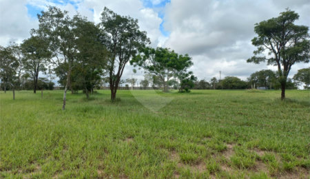Terreno à venda no condomínio Vila Pinhal, Itirapina - SP