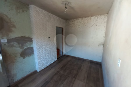 Casa térrea com 2 dormitórios.