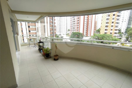 Apartamento de 145m2 com varanda gourmet 3 dormitórios e 2 vagas à venda na Chácara Klabin