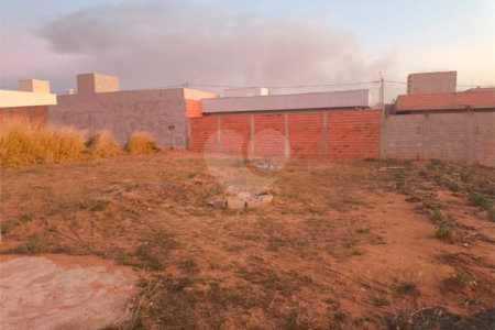 Terreno no Arcoville com 240 m²