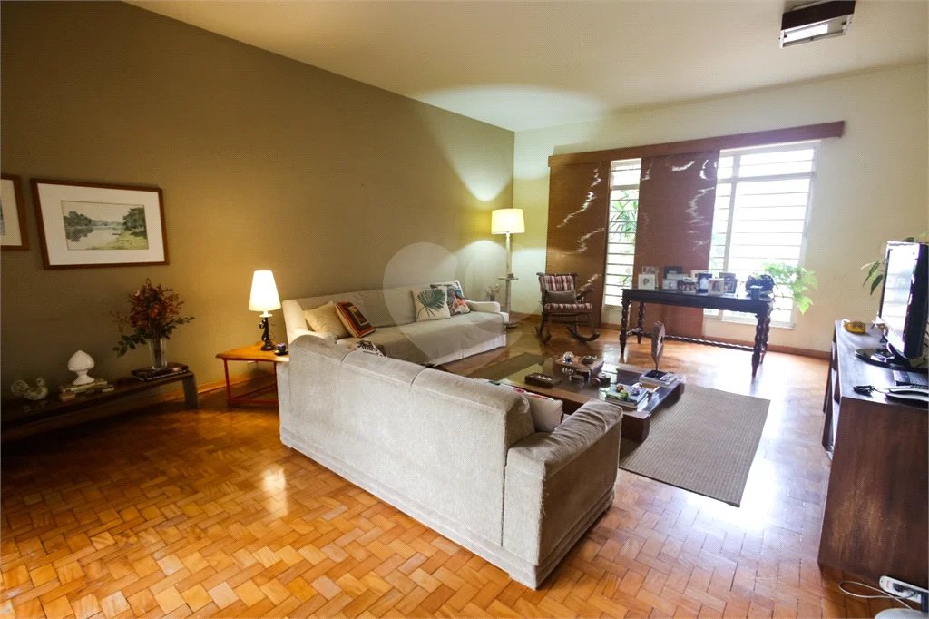Casa à venda com excelente localização comercial