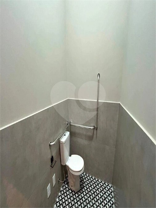 SALÃO COMERCIAL PARA LOCAÇÃO EM INDAIATUBA SP! - Av. Pres. Kennedy! - Salão comercial de 89,64 m² no térreo do Edifício Granada une modernidade, conforto e a melhor localização de Indaiatuba. Destaques do Imóvel: - Espaço Amplo: Salão principal com excelente iluminação natural. - Infraestrutura: