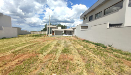 Terreno à venda no condomínio Residencial Villeneuve, São Carlos - SP