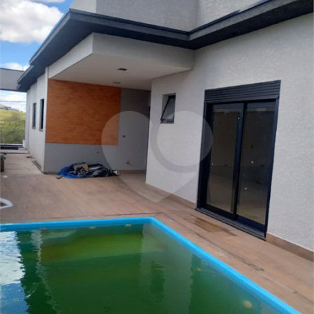 Casa em Atibaia com 3 dormitórios (1 suíte), sala 2 ambientes, piscina, 2 vagas de garagem, aceita financiamento
