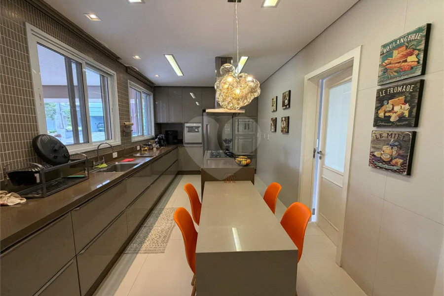 Casa de alto padrão em condomínio exclusivo com 4 suítes