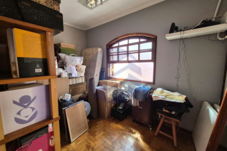 Sobrado à venda com 166 m², 3 dormitórios, 3 vagas cobertas, terraço com vista livre e 16 placas solares! Próximo à USP.