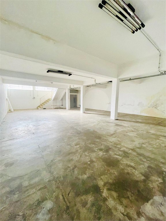 Linda casa com 600 m² e 6 vagas de garagem à venda próximo ao metrô Ana Rosa!!