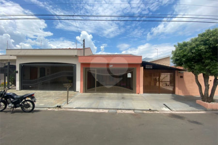 Casa térrea no Jardim Beatriz.
