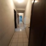 Casa com 250m², 4 dormitórios, 2 vagas.